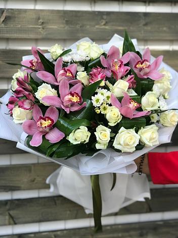 Букет цветов из: Розы и Хризантемы в Нижней Омке
