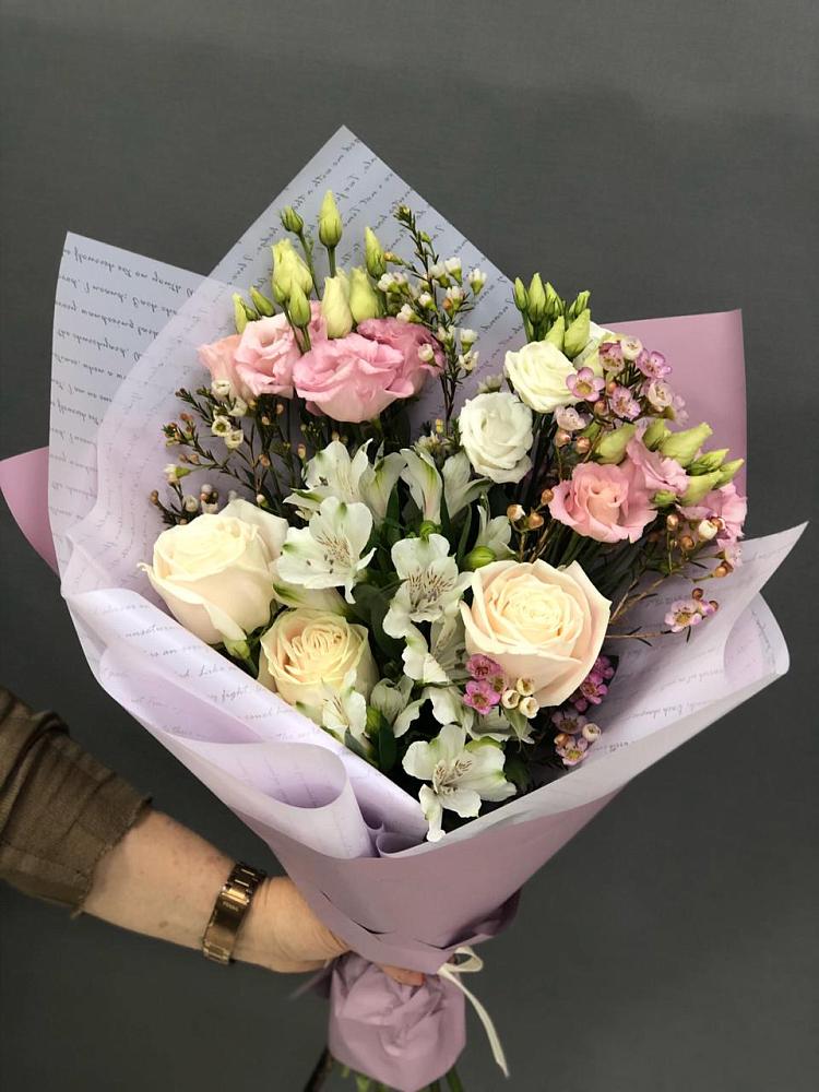 Букет цветов из: Альстромерии, Розы и Лизиантусы в Нижней Омке