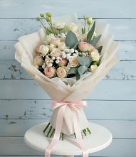 Букет цветов из:  Розы и Лизиантусы в Нижней Омке