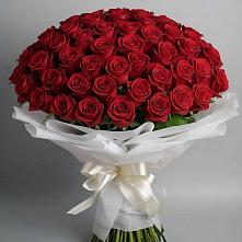 Букет 101 Красная роза Блэк Мэджик в Нижней Омке