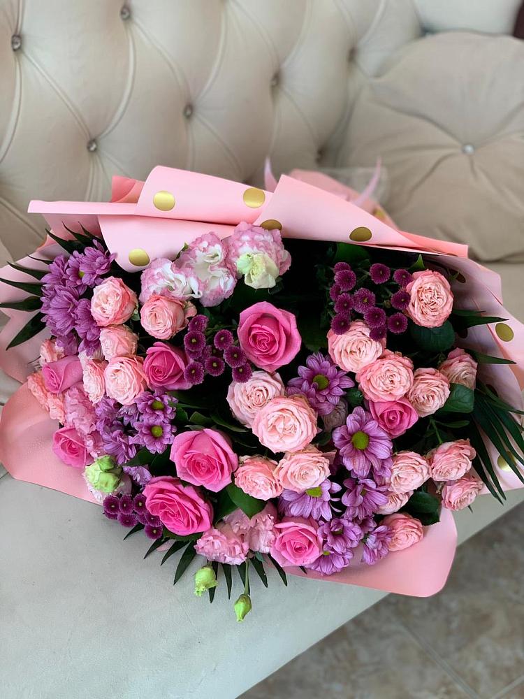 Букет цветов из: Хризантемы, Розы и Лизиантусы в Нижней Омке