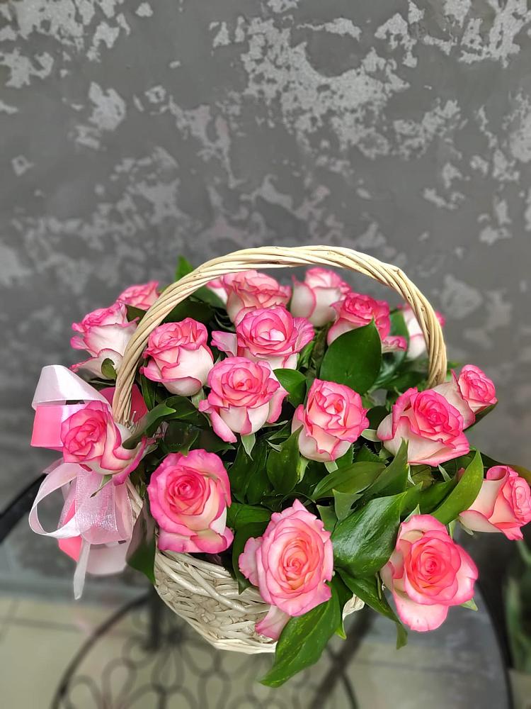 Цветочная композиция из Розы в корзине в Нижней Омке