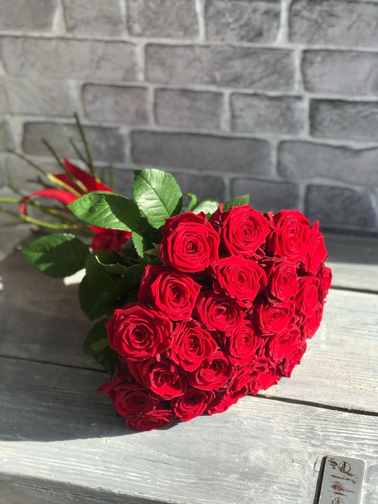 Букет Красные розы Фридом в Нижней Омке