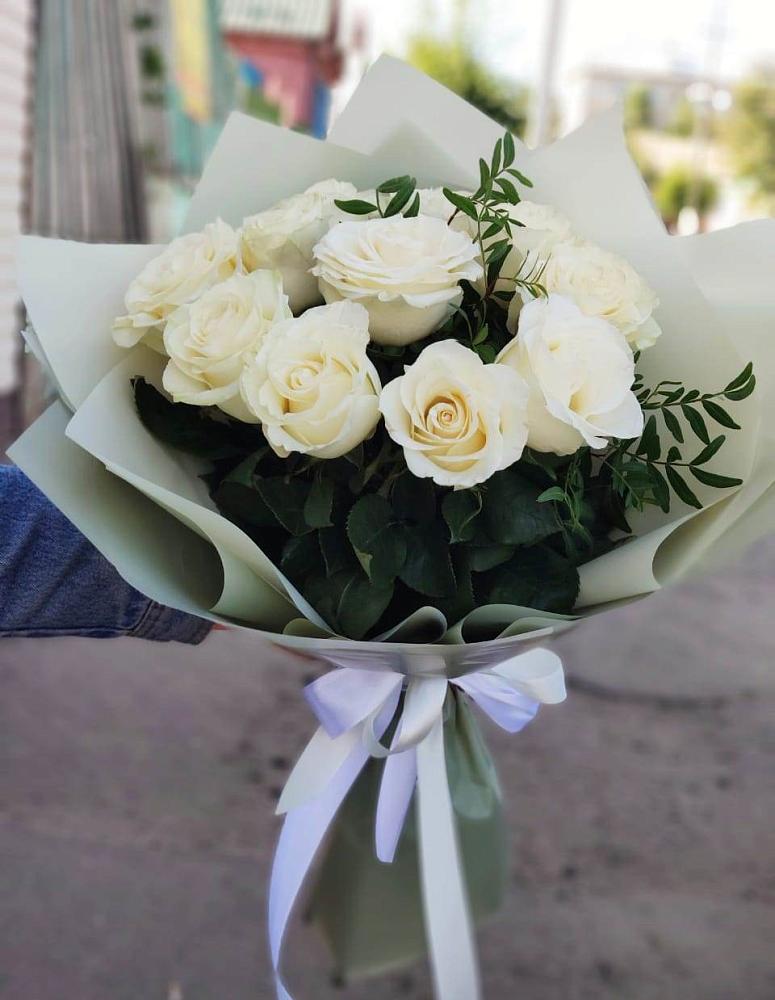 Букет Белые розы Проуд в Нижней Омке
