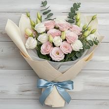 Букет цветов из:  Лизиантусы в Нижней Омке