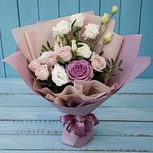 Букет цветов из:  Розы и Лизиантусы в Нижней Омке