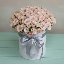 Цветочная композиция из Розы в шляпной коробке в Нижней Омке