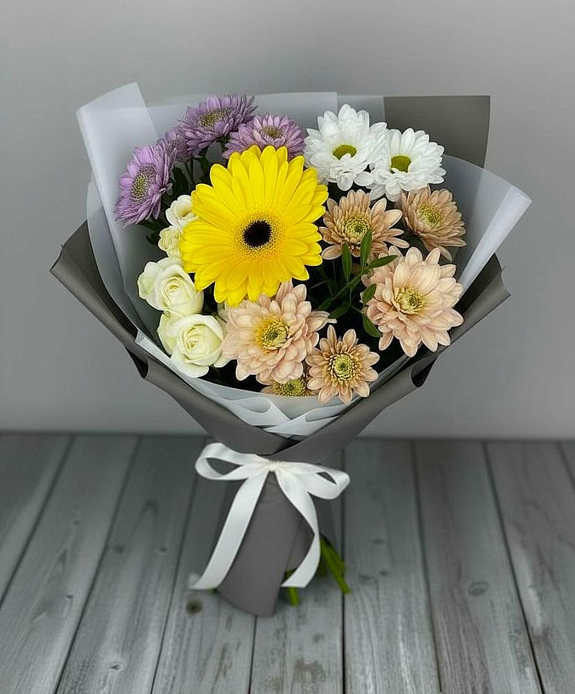 Букет цветов из: Розы, Герберы и Хризантемы в Нижней Омке