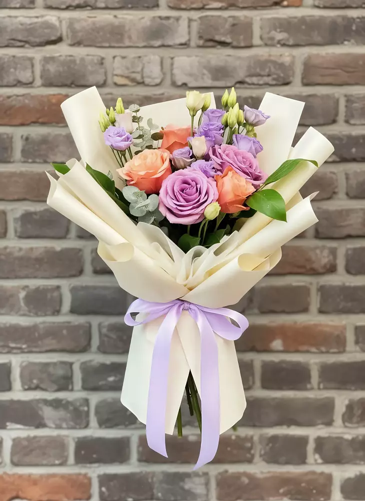 Букет цветов из: Лизиантусы и Розы в Нижней Омке