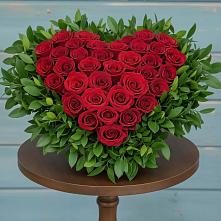 Цветочная композиция из Розы в виде сердца в Нижней Омке