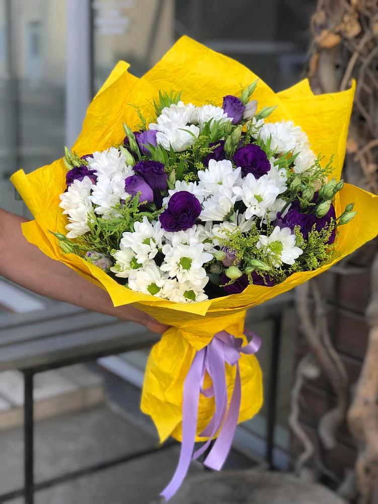 Букет цветов из: Ирисы, Хризантемы и Ромашки в Нижней Омке