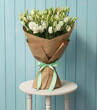 Букет цветов из:  Лизиантусы в Нижней Омке