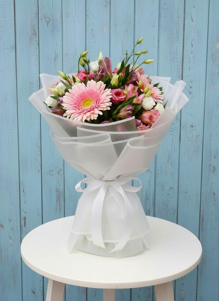 Букет цветов из: Герберы, Альстромерии и Лизиантусы в Нижней Омке