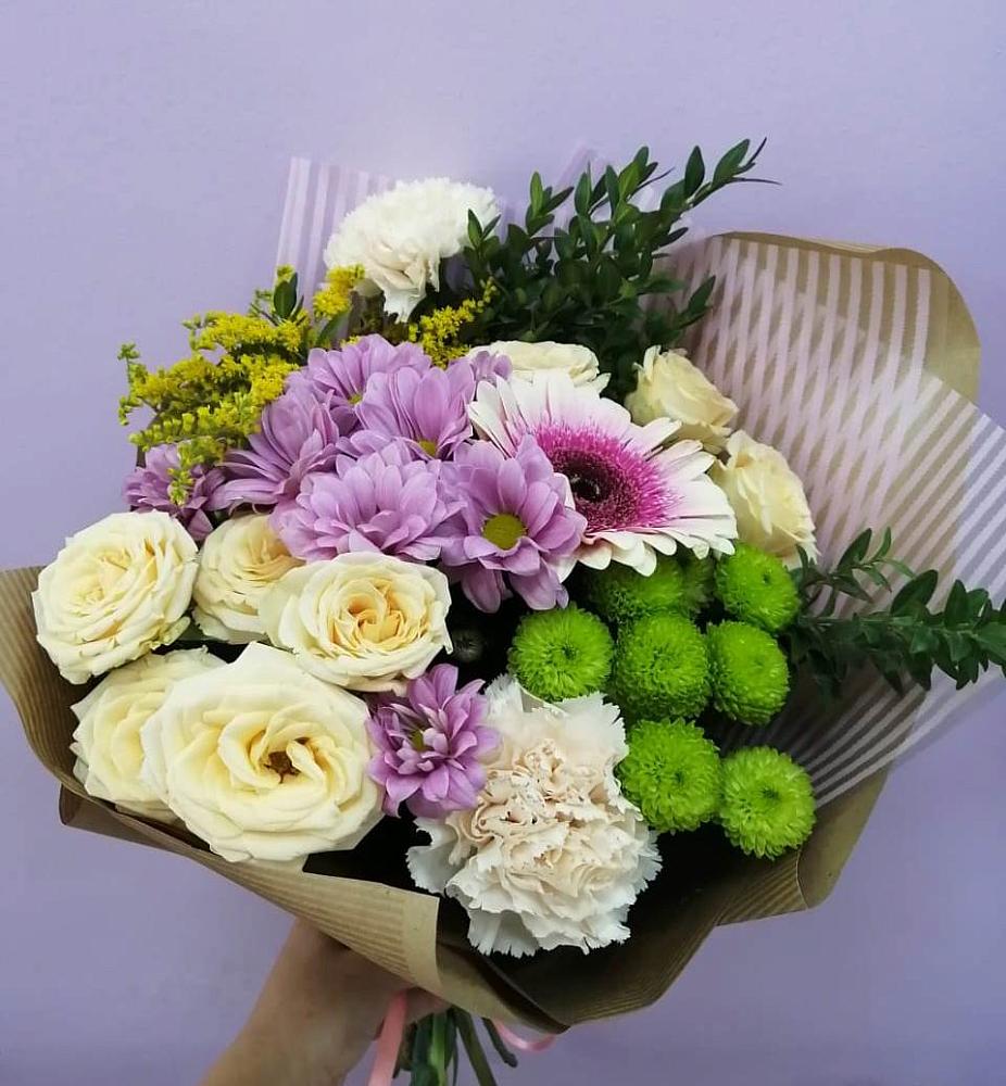 Букет цветов из: Хризантемы, Розы, Гвоздики и Герберы в Нижней Омке