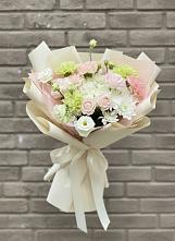 Букет цветов из:  Гвоздики, Розы, Лизиантусы и Хризантемы в Нижней Омке