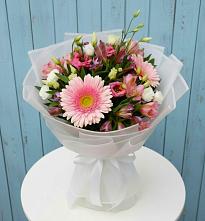 Букет цветов из:  Герберы, Альстромерии и Лизиантусы #REPLACE_PRED# Нижней Омке