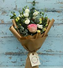 Букет цветов из:  Розы и Лизиантусы в Нижней Омке