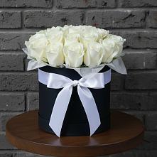 Цветочная композиция из Розы в шляпной коробке в Нижней Омке