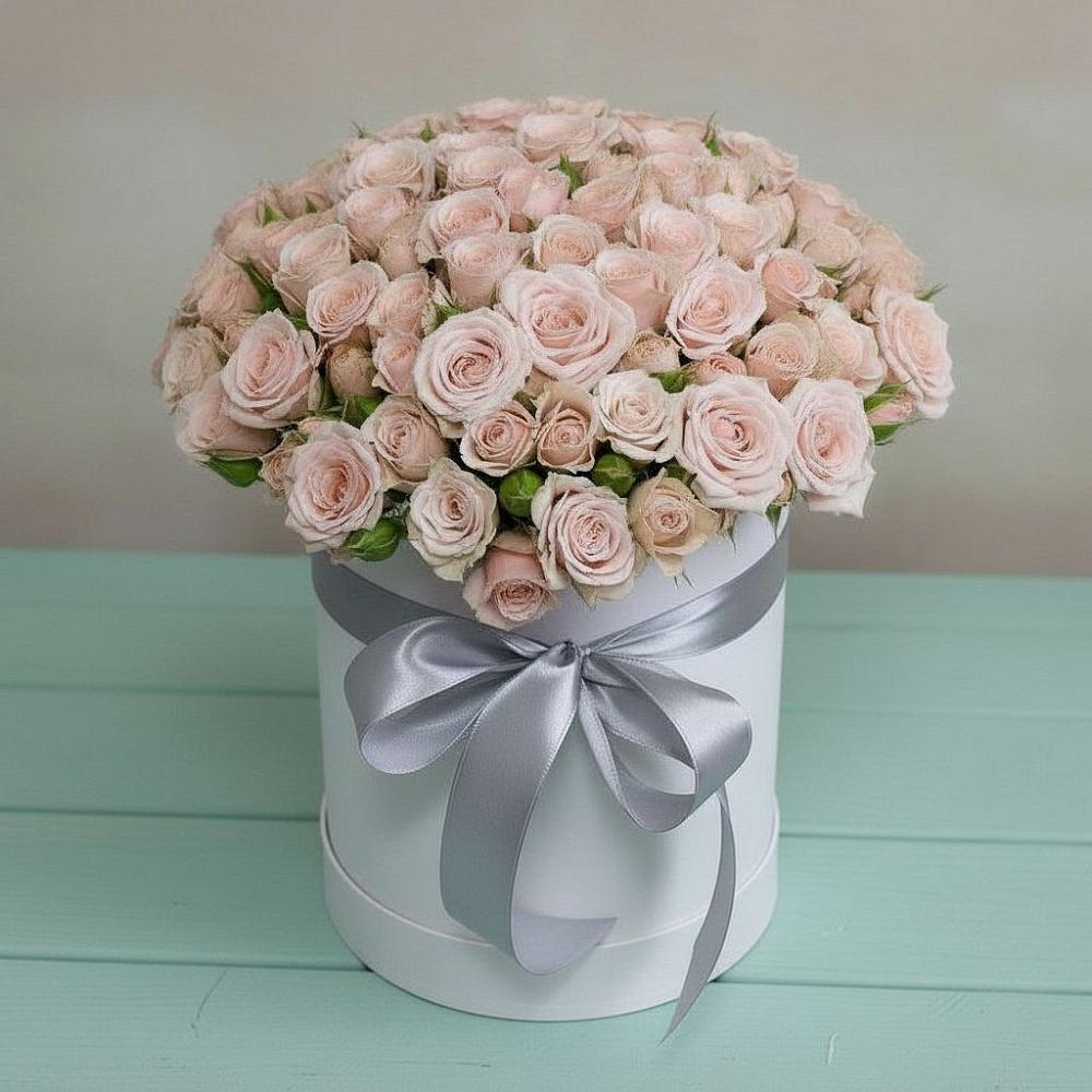 Цветочная композиция из Розы в шляпной коробке в Нижней Омке